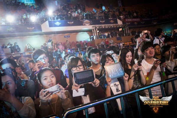 JackeyLove是本赛季伊泽瑞尔使用最多、胜率最高的选手