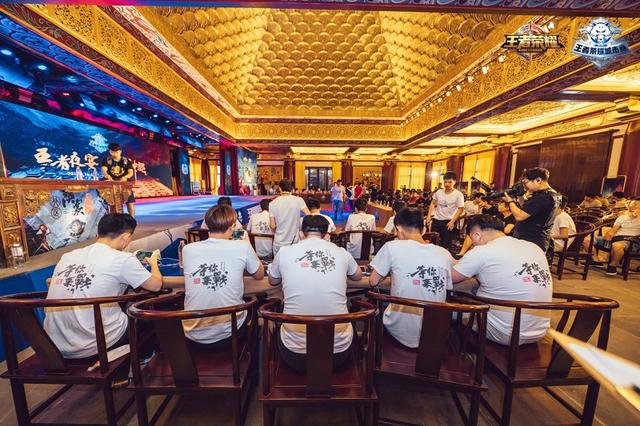 UP分享中单Qing问答：Ning是队伍老大哥 Baolan是可爱的小大哥